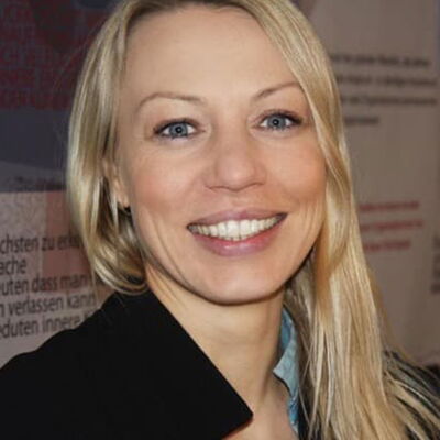Portrait von Anja Noller, zertifizierte Businesscoach nach ISO/IEC in Regensburg