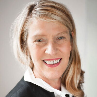 Portrait von Lona Hanke, spezialisiert auf Wirtschaftsmediation